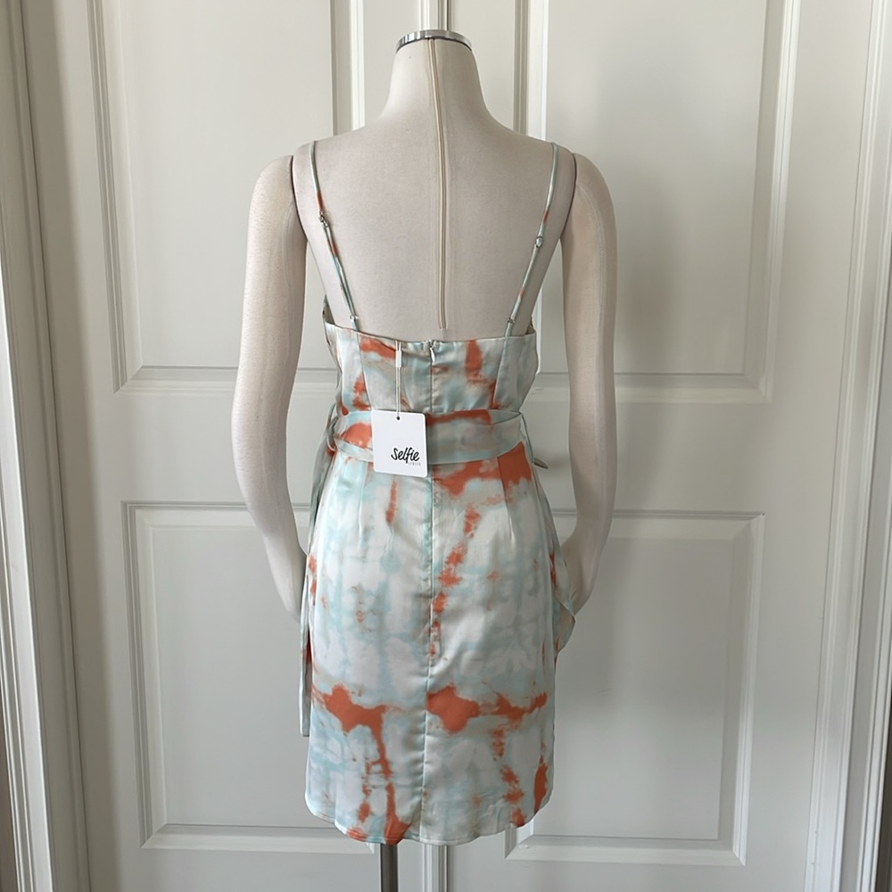 NWT Selfie Leslie Cowl Neck Dress Size Medium - Picture 12 of 12